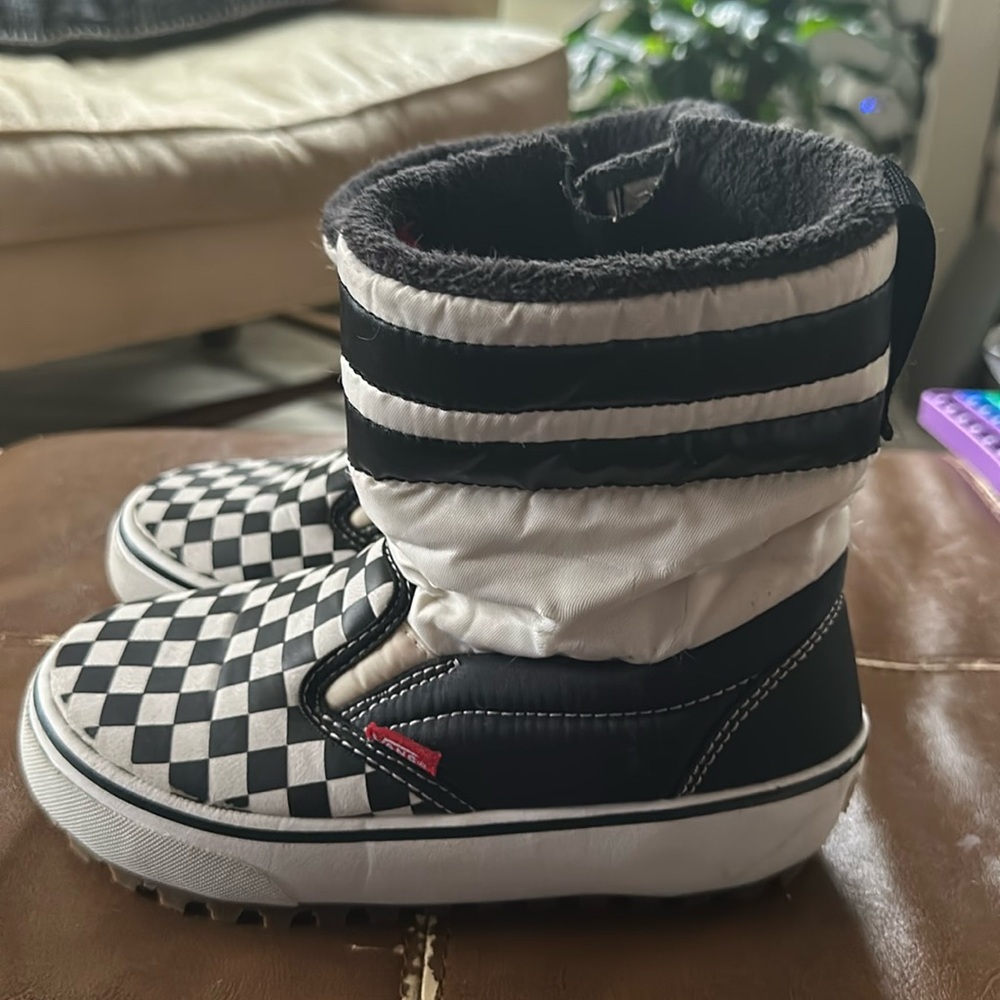 Vans kids Snow Boots size 3 black and white check